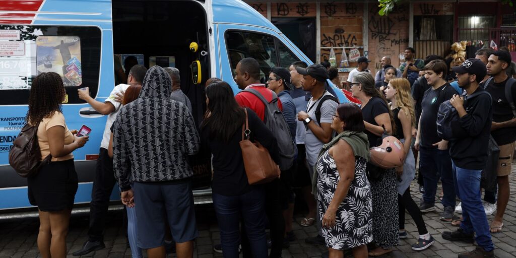 “entrei-na-estacao-para-fugir-dos-tiros”,-conta-moradora-do-rio