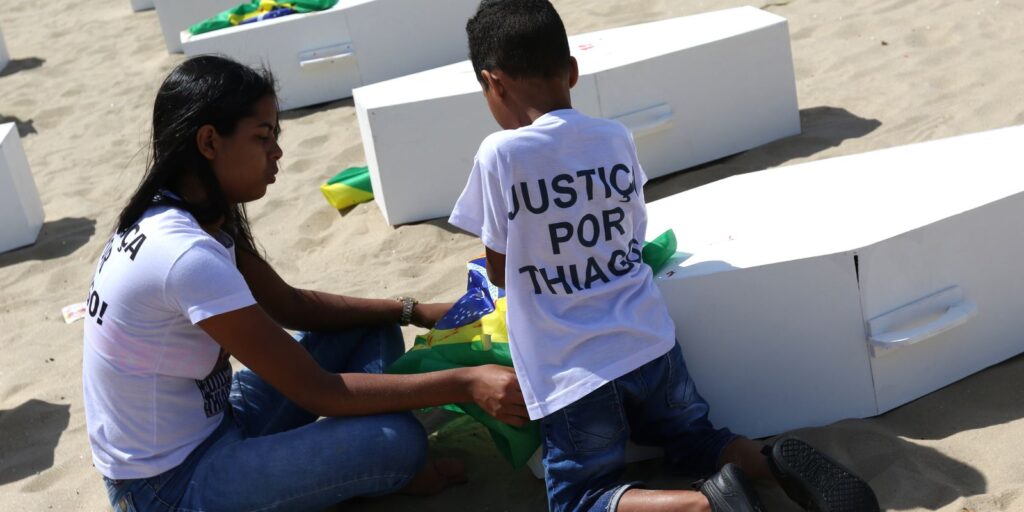 pms-acusados-da-morte-de-menino-vao-a-juri-popular,-no-rio