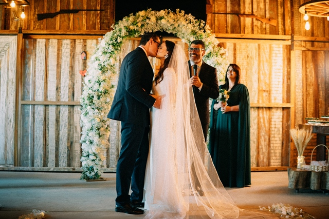 Casamento de Mirela e Rafael é marcado por emoção e momentos inesquecíveis em Amambai Casamento de Mirela e Rafael é marcado por emoção e momentos inesquecíveis em Amambai
