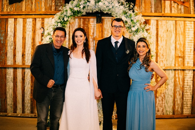 Casamento de Mirela e Rafael é marcado por emoção e momentos inesquecíveis em Amambai Casamento de Mirela e Rafael é marcado por emoção e momentos inesquecíveis em Amambai