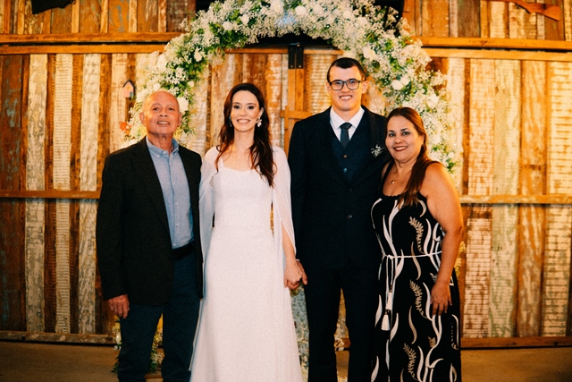 Casamento de Mirela e Rafael é marcado por emoção e momentos inesquecíveis em Amambai Casamento de Mirela e Rafael é marcado por emoção e momentos inesquecíveis em Amambai