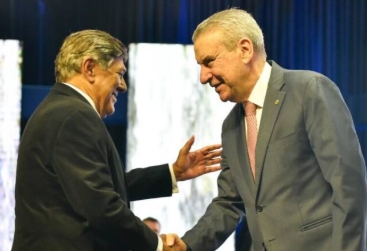 Paulo Corrêa homenageia personalidades que contribuem com o desenvolvimento de MS