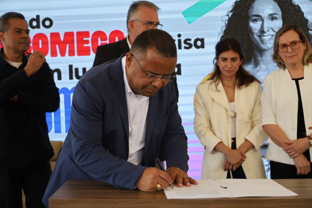 Vereadores prestigiam ato de lançamento da Casa da Mulher Brasileira em Ponta Porã Vereadores prestigiam ato de lançamento da Casa da Mulher Brasileira em Ponta Porã