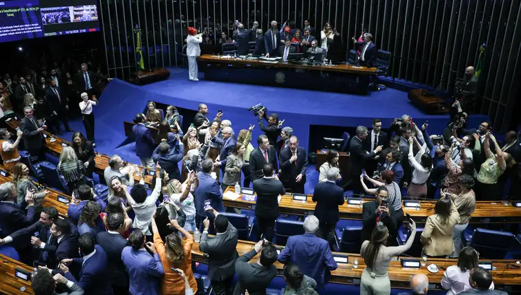 Senado aprova fim da escala 6x1 e redução da jornada de trabalho Senado aprova fim da escala 6x1 e redução da jornada de trabalho
